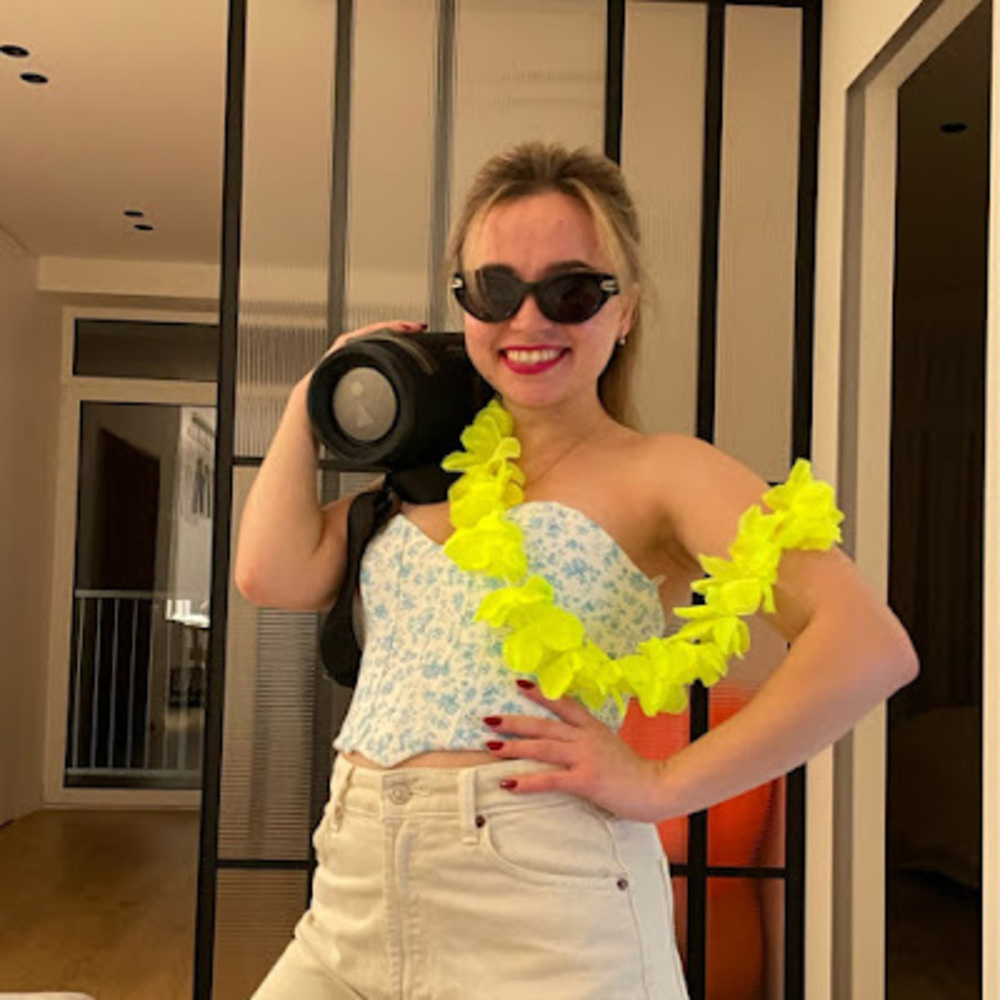 Meet your Posher, Александра